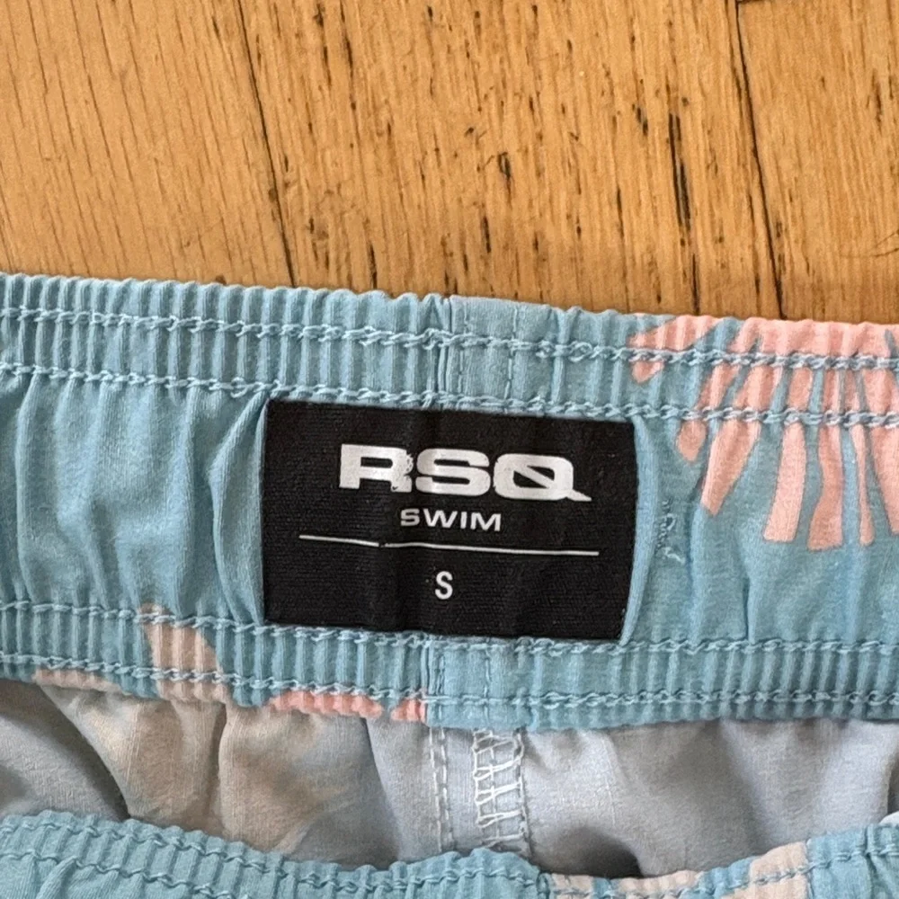 RSQ Light Blue Tropical Print Men's Athletic Shorts - Picture 2 of 5